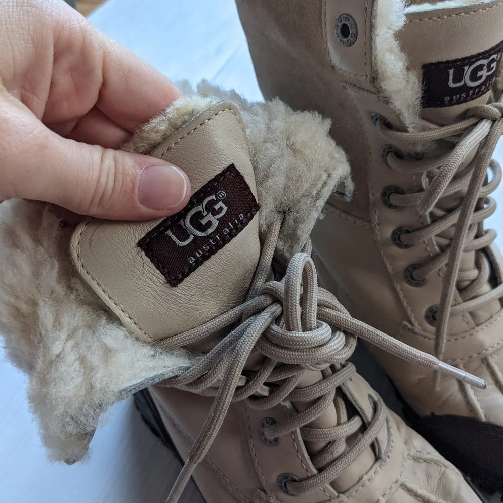 UGG Adirondack tan fur lined lace-up boots